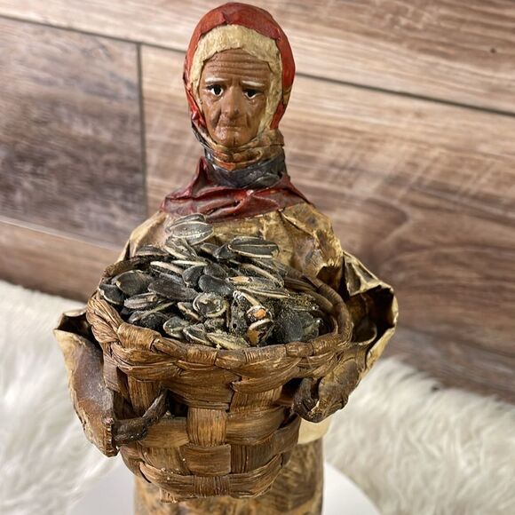 Mexican Handcrafted,Handpainted Wire and Paper Woman, Vintage - Picture 2 of 8